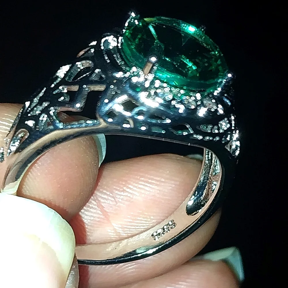 Classic 925 Green and Silver Ring with Intricate Metalwork Sz 10